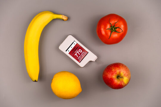 Device for measuring nitrites and nitrates in organic and animal products