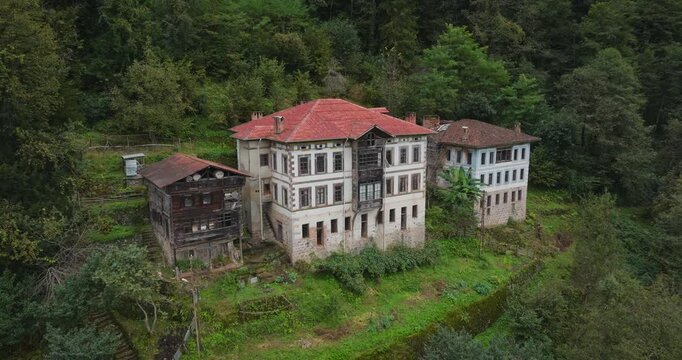 Drone provides aerial images of historical mansions and scattered settlements in the mountainous region of the Black Sea. Traditional architecture and natural beauty coexist.
