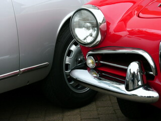 Sportwagen und Roadster aus dem Italien der F&uuml;nfziger Jahre mit Doppelscheinwerfer, Chrom und Glanz im Sommer beim Oldtimertreffen Golden Oldies in Wettenberg Krofdorf-Gleiberg bei Gie&szlig;en in Hessen