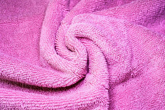 Kawałek zwiniętego materiału, tkanina bawełniana, cotton, r&oacute;żowa tkanina na ręczniki