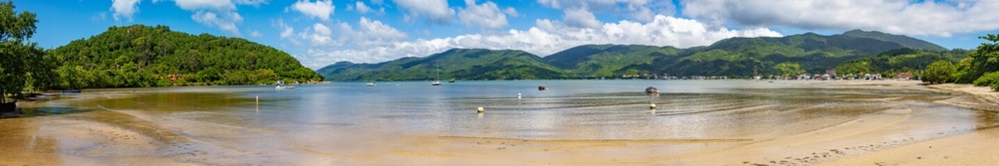 panorama Praia da Camboa e Praia Fazenda d'Armação Santa Catarina Governador Celso Ramos Brasil 