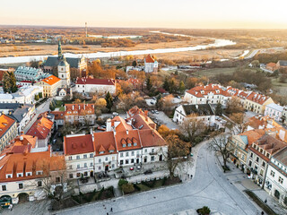 Panorama Sandomierza i Starego Miasta. Widok z lotu drona. Królewskie Miasto. Ratusz Sandomierz. Sandomierz. Województwo świętokrzyskie. Polska. © Leszek Szelest