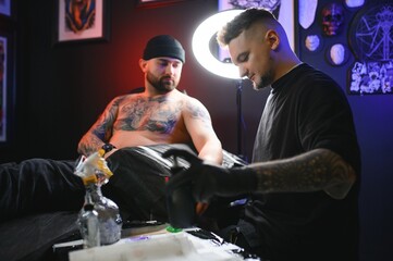 Professional tattoo artist makes a tattoo