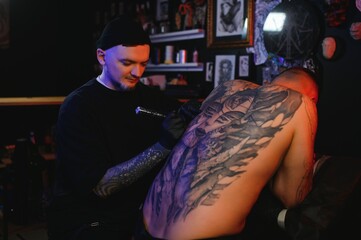 Professional tattoo artist makes a tattoo