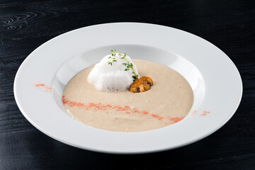 Delicious cream soup with mushrooms