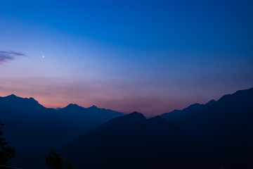 alba tra le montagne del Friuli Venezia Giulia, in estate