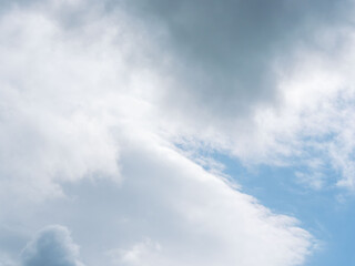 春の雲の多い空20