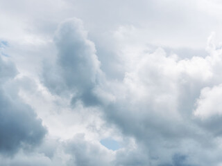 春の雲の多い空12