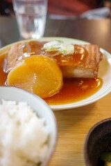 豚の角煮と大根