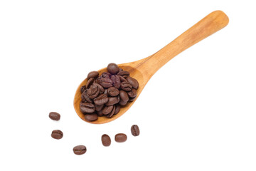 Fototapeta premium coffee beans in spoon on white background 
