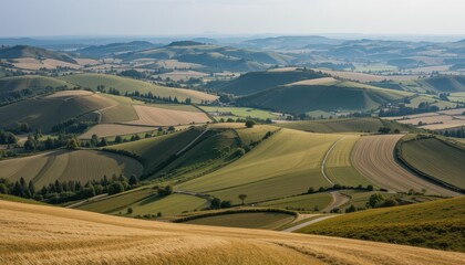 Obraz premium Scenic Rolling Hills Under Clear Sky in Vibrant Green Landscape