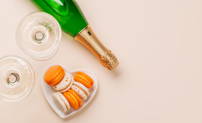 Pairing of champagne and delicate macaroons