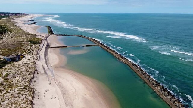 Piscine et dunes de sables de Soulac sur Mer contre l'&eacute;rosion