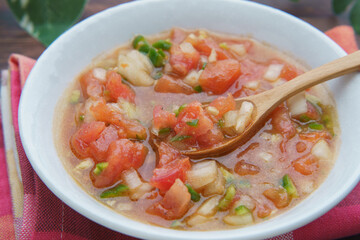 トマトのサルサソース・イメージ(材料｜トマト・玉ねぎ・青唐辛子など)