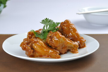 fried chicken wings with sauce