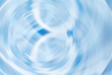 水面に落ちる水滴.