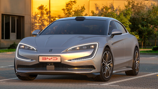 Yangwang U7 - BYD luxury sedan with breakthrough technologies