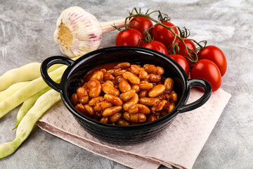 White baked bean in tomato sauce