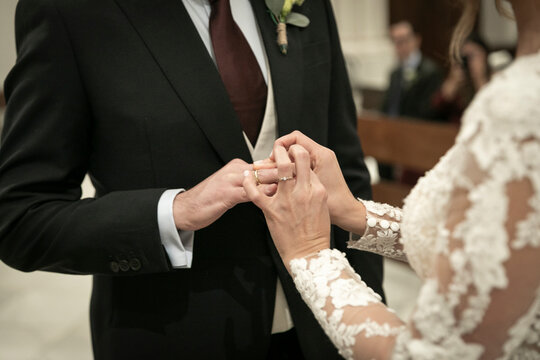 boda, mano, novia, amor, novio, anillas, par, ceremonia, agiotaje, casado, compromiso, esposos, romance, celebraciones, junto, digno, participaci&oacute;n, desposar, casarse, religioso, concepto, s&iacute;mbolo