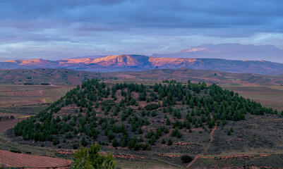 Naklejka premium Beautiful landscape of the mountains in the evening, with the red light on the mountain peaks
