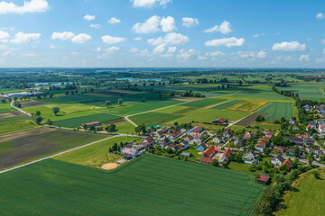 Die Gemeinde Tapfheim im schwäbischen Donauried aus der Vogelperspektive