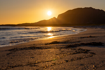 Mitternachtssonne am Strand von Stave - Vesterålen, Norwegen 1
