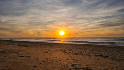 Fototapeta premium Coucher de soleil sur l'océan Atlantique (Presqu'île du Cap Ferret)