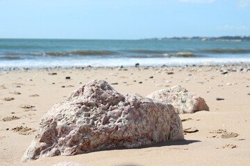 Sandy Beach Ocean Waves: Serene Coastal Landscape Under the Summer Sky