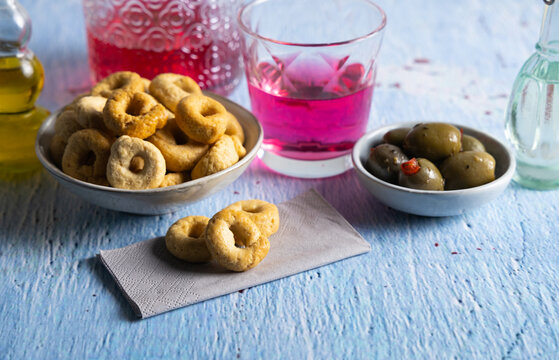 Italian taralli cookie.