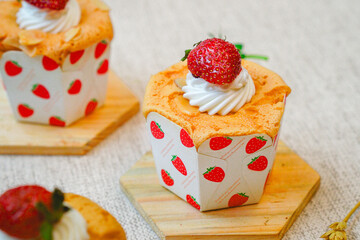 Delight in the airy softness of Sponge Cake Hong Kong Almond – a perfect balance of fluffy texture and nutty almond crunch. A taste of elegance in every bite