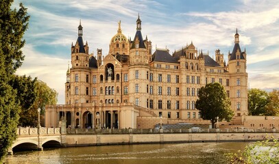 Obraz premium Schwerin Castle is a majestic ancient building