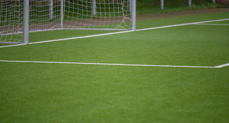 Fußballtor auf einem Rasensportplatz