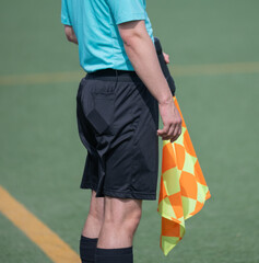 Linienrichter, Schiedsrichterassistenten beim Fußballspiel im Einsatz