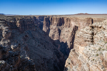 Das Bild zeigt die atemberaubende geologische Formation des Grand Canyon, Arizona. 
