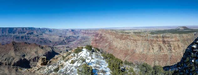 Eine atemberaubende Luftaufnahme des Grand Canyon Nationalparks, die seine Weite und nat&uuml;rliche Sch&ouml;nheit zeigt. 
