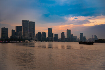 Obraz premium Shanghai city skyline seen from water at sunset, China