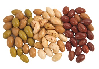 Obraz premium Olives, arranged in a row, on white background, food presentation, culinary use