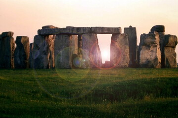Stonehenge in Südengland im Gegenlicht