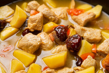 In a frying pan, chelnt is stewed with potatoes, onions, meat, spices