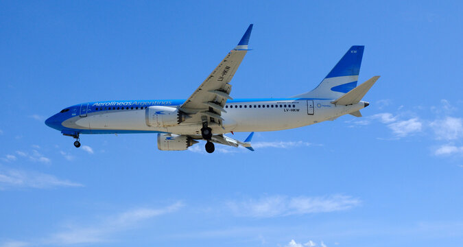 Aerolineas Argentinas Boeing 737 800 approaching Buenos Aires AEP, Buenos Aires, Argentina