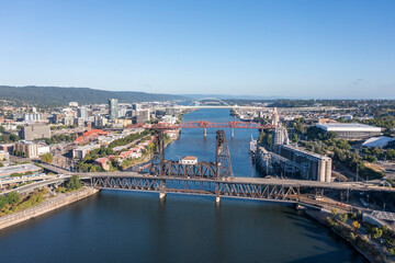Fototapeta premium Portland Oregon, USA, aerial view of Willamette River and Hawthorne Bridge. 