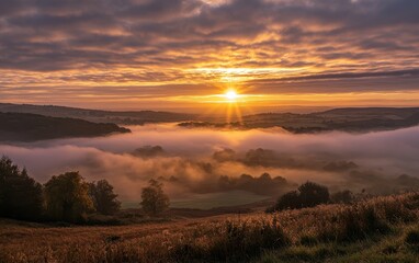 Obraz premium Of a peaceful golden sunset over a misty cloud layer, soft lighting
