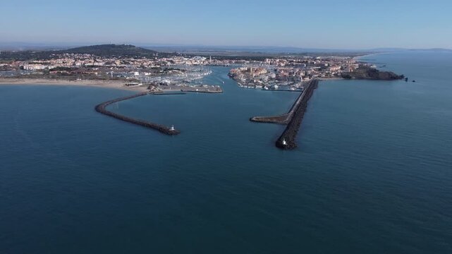 L'entr&eacute;e du port du Cap d'Agde
