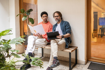 Collaborative discussion at a cozy coworking space