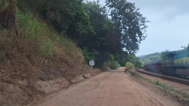 time lapse dirigindo por estrada rural na cidade de Resplendor, Estado de Minas Gerais, 