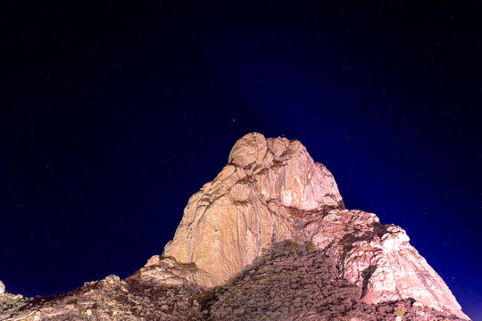 Pe&ntilde;a de Bernal at night