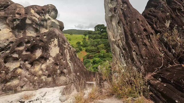 Forma&ccedil;&otilde;es rochosas na cidade de Conselheiro Pena, Estado de Minas Gerais, Brasil