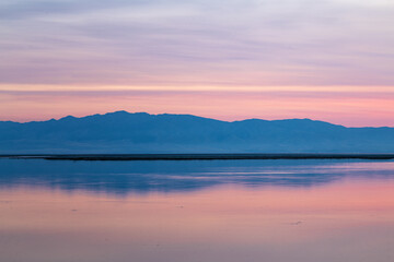 Fototapeta premium Sunset on Great Salt Lake in Utah