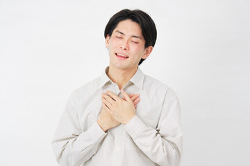 男性　20代　ほっとする　白背景