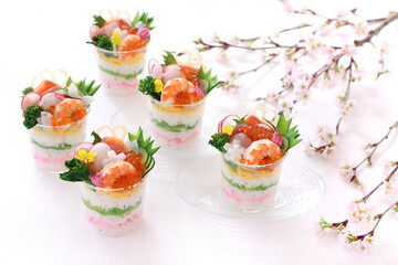 春のお祝いカップ寿司　お花見海鮮カップ寿司　お花見カップ寿司
